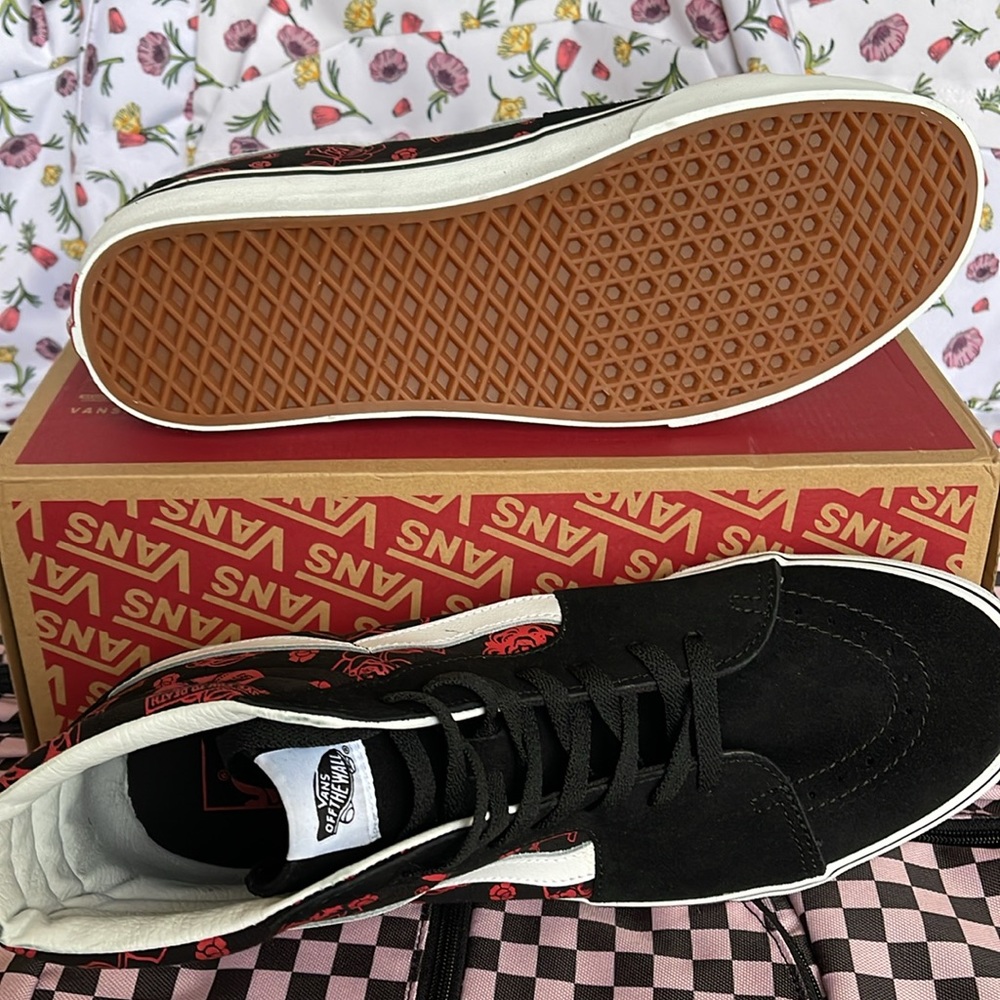 Vans Men’s Sk8-Hi Love You To Death Black/T
VN0007NSBMX
Sneakers - Picture 5 of 16